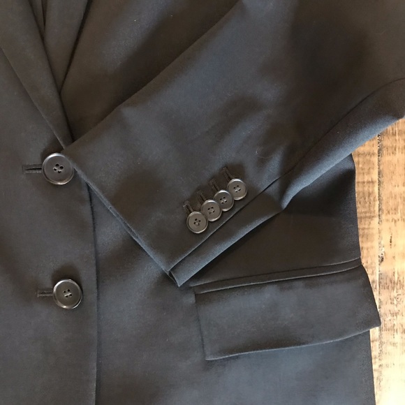 Ann Taylor 2-Button Black Blazer - Size: 4 - Picture 4 of 6